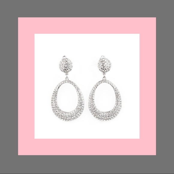 Sophisticated Smolder CLIP-ON - Picture 2 of 5